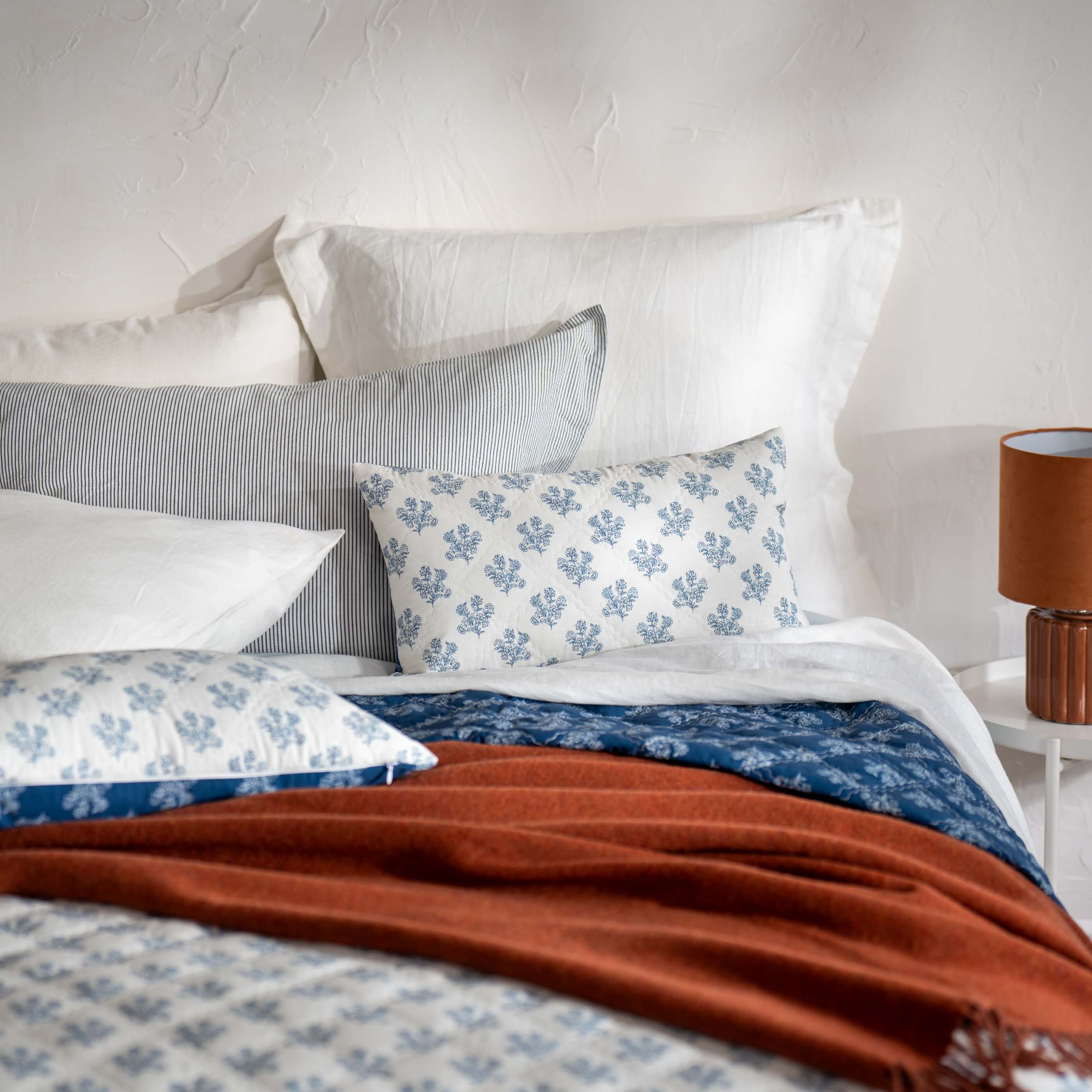 Midnight Blue Reversible Floral Print Bedspread - Image 4