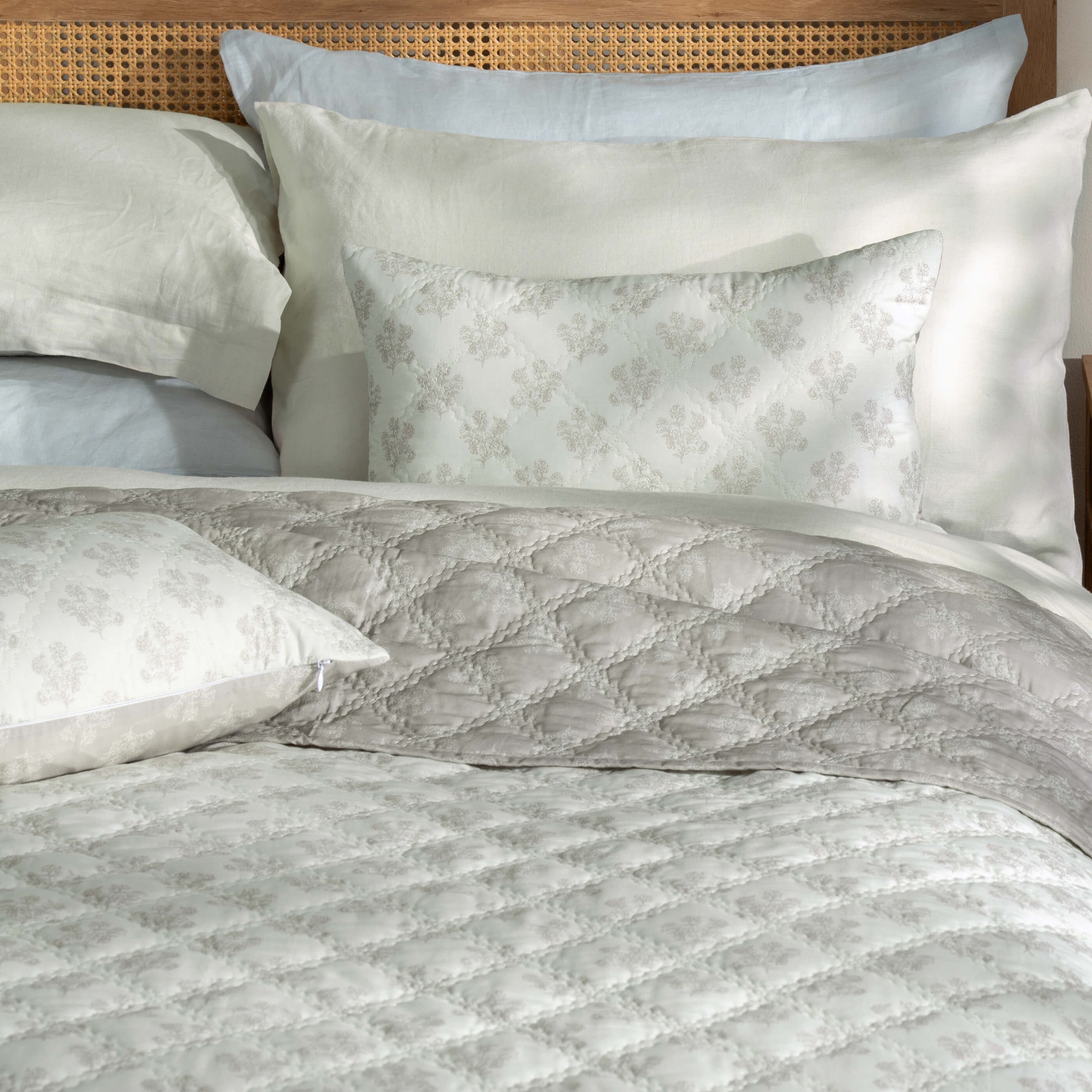 Natural Reversible Floral Print Bedspreads - Image 3