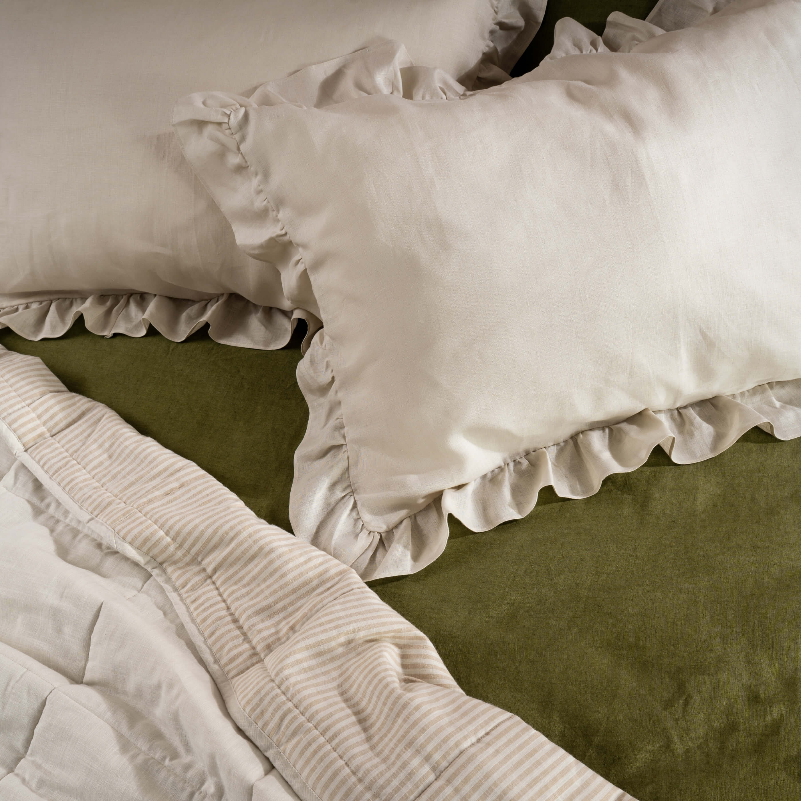 Ruffled French Linen Standard Oxford Pillowcases - Image 3