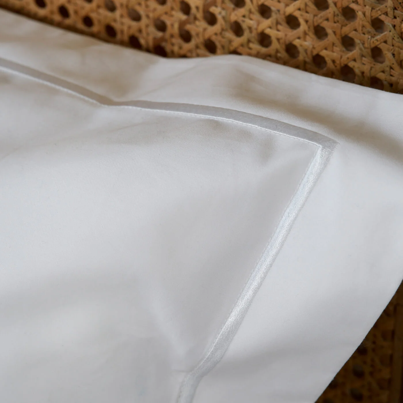 White 300 Thread Count Easycare Cotton With Tencel Bedding - Image 5