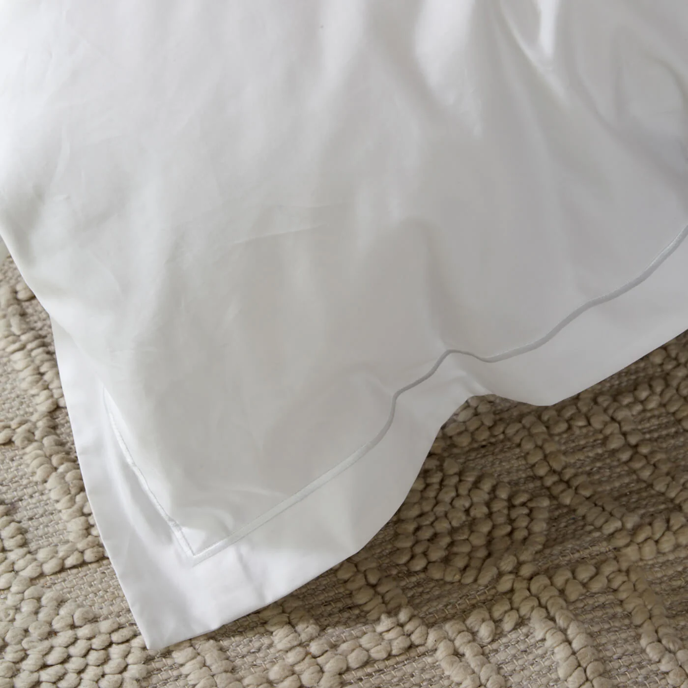 White 300 Thread Count Easycare Cotton With Tencel Bedding - Image 4