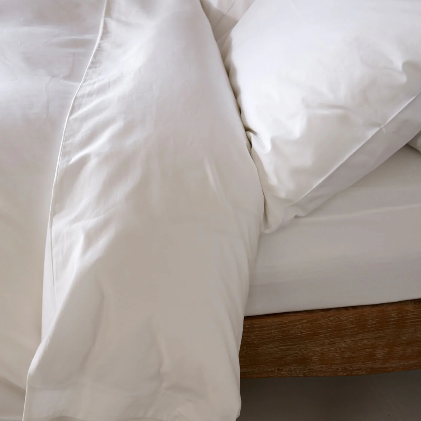 White 300 Thread Count Easycare Cotton With Tencel Bedding - Image 3