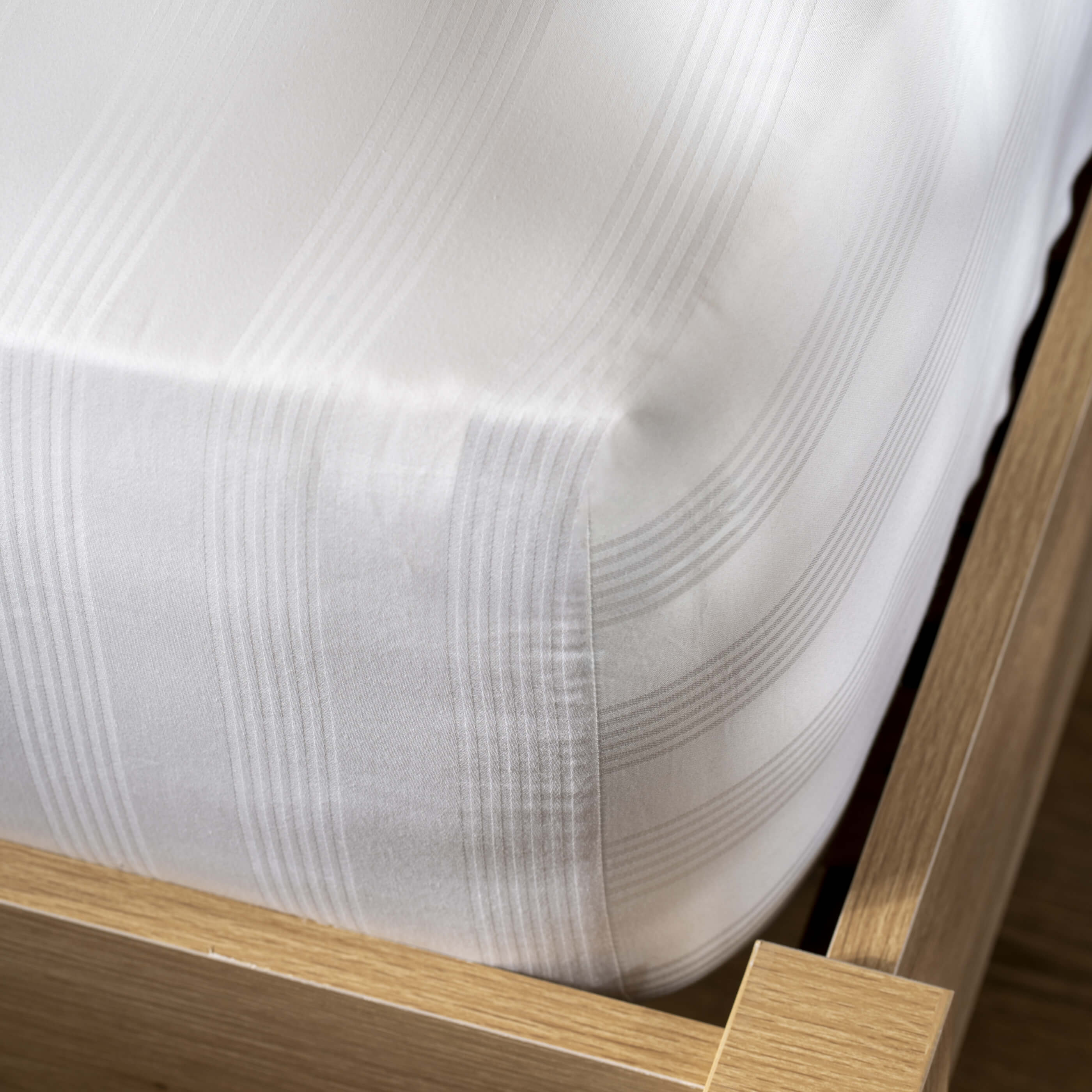 White 400 Thread Count Cotton Stripe Bed Sets - Image 5