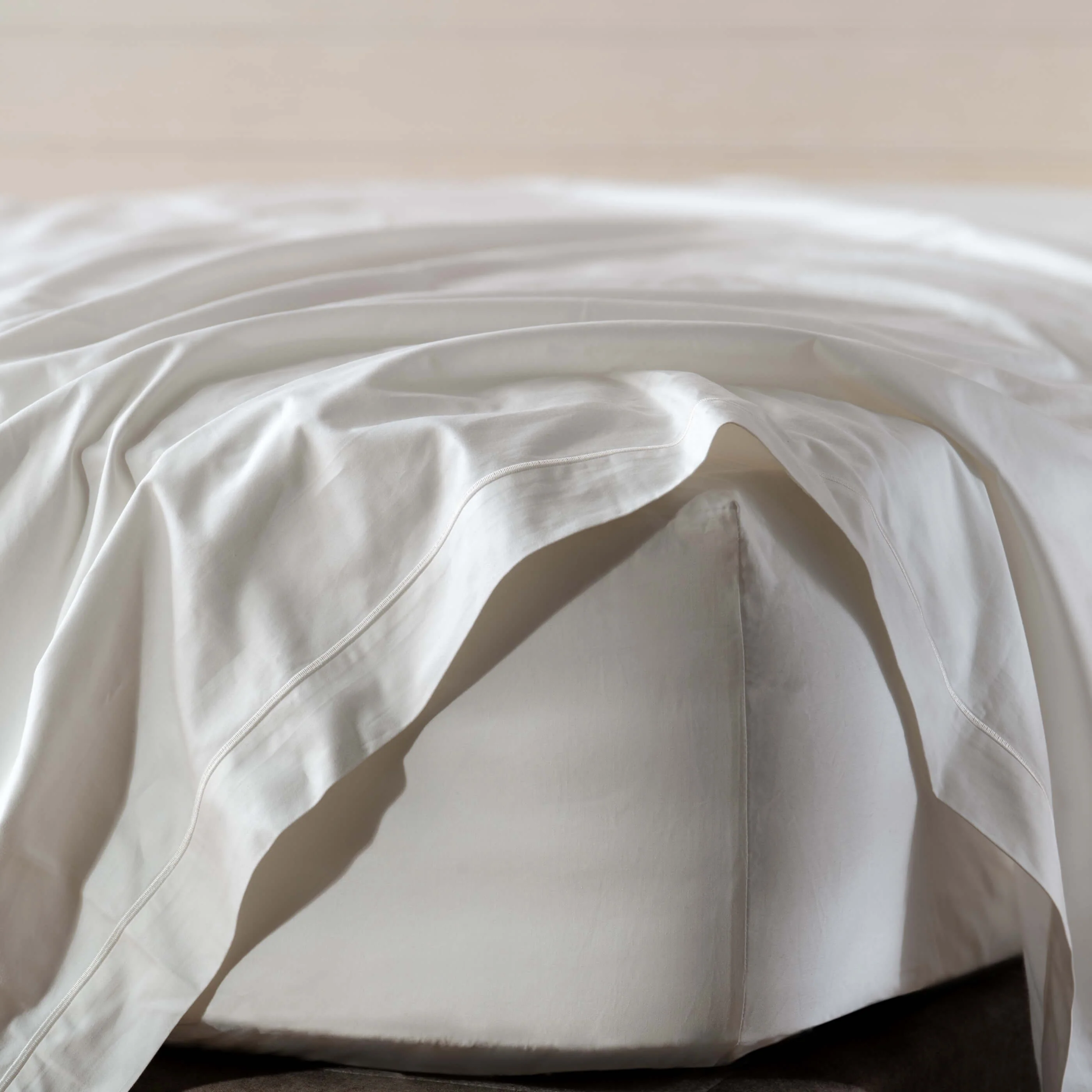 White 600 Thread Count Egyptian Cotton Bedding And Sheets - Image 5