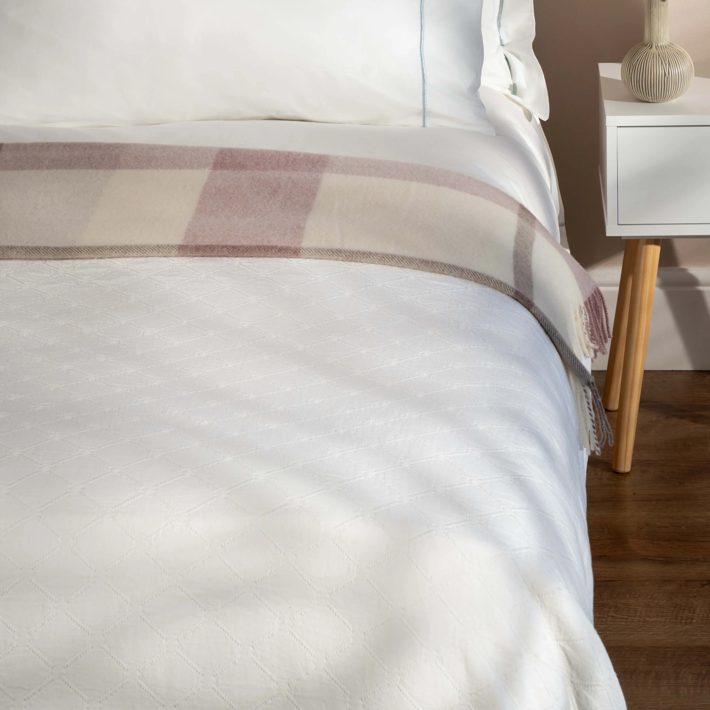 White Diamond Matelasse Bedspread - Image 2