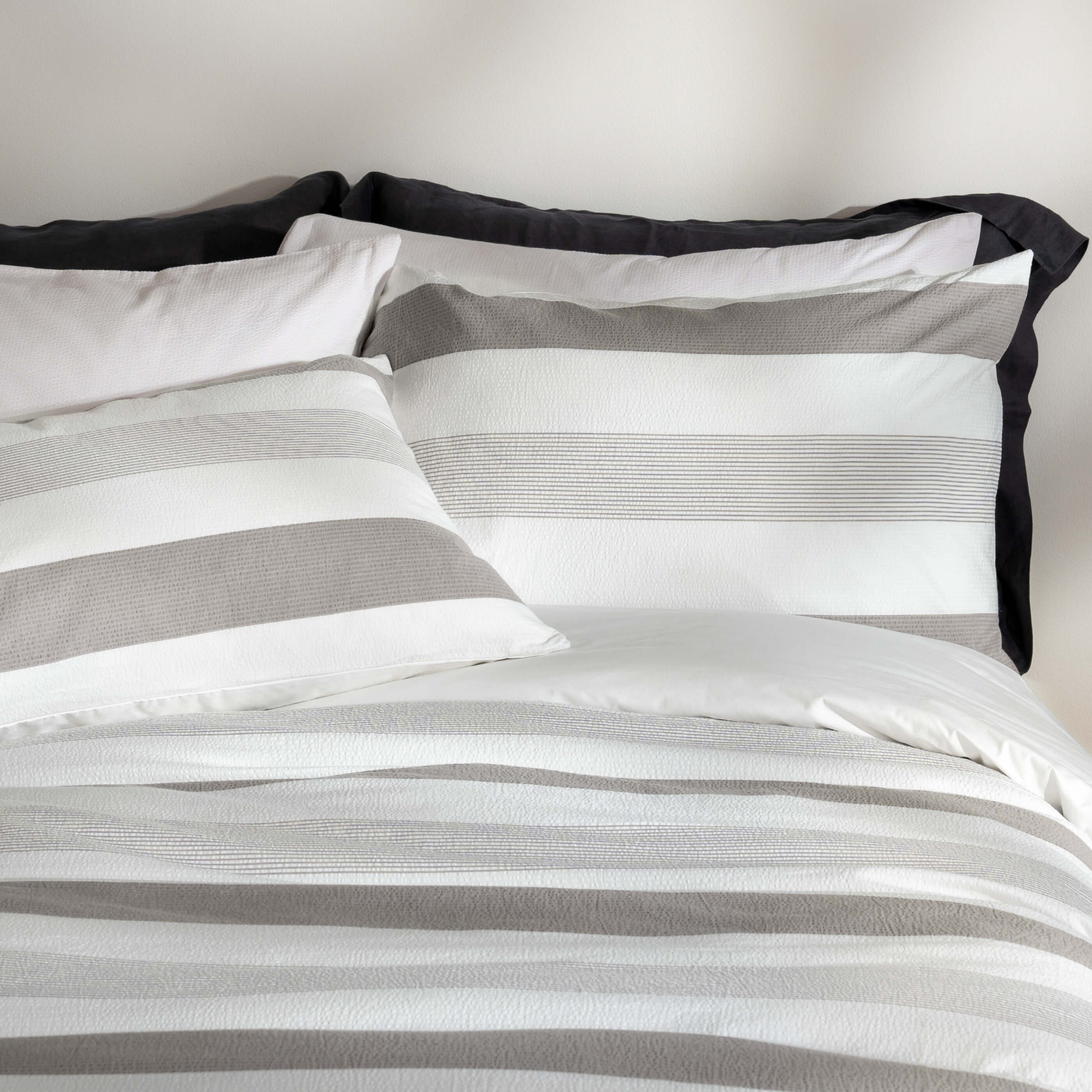 White/Grey Multi Seersucker Stripe Duvet Cover - Image 4