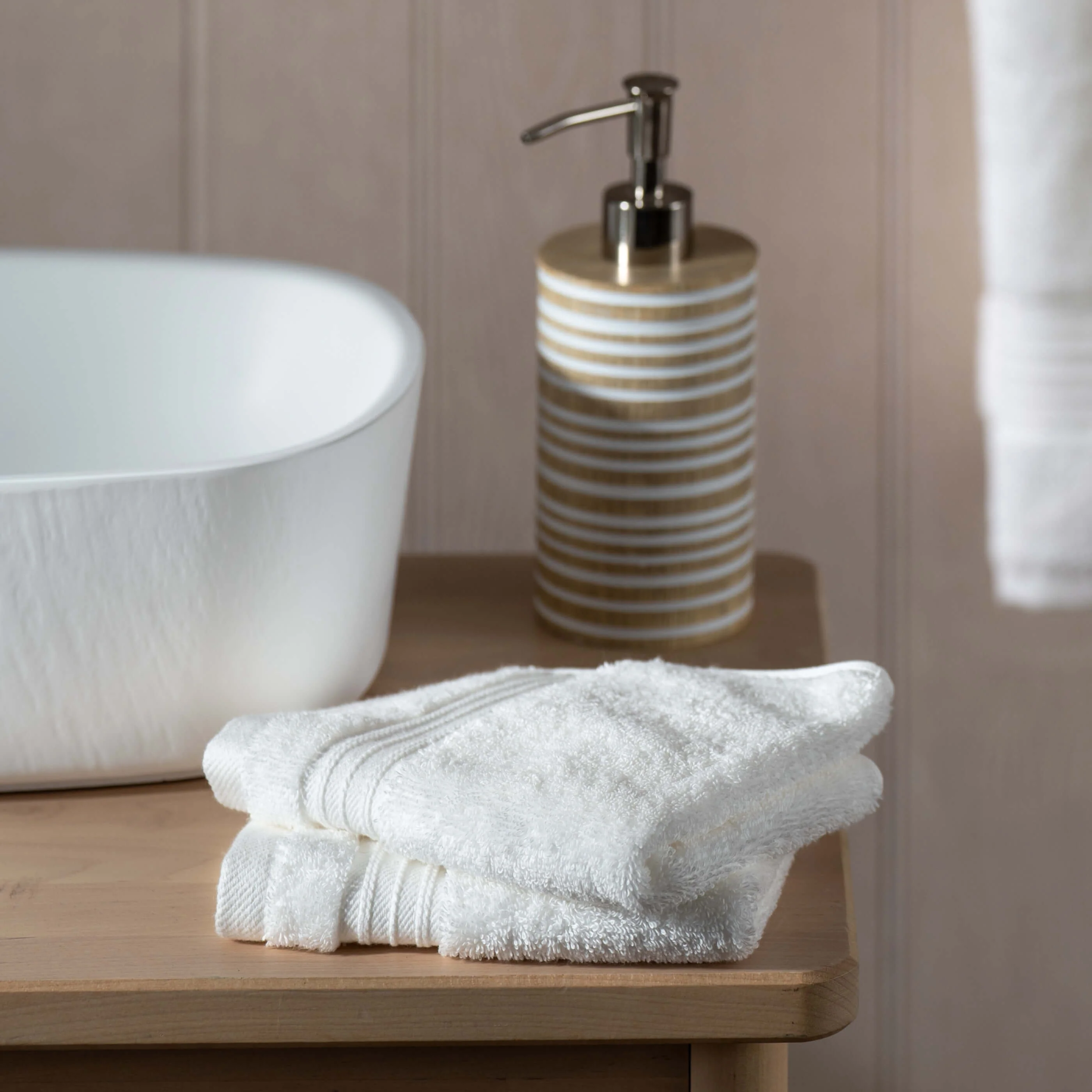 White Egyptian Cotton Towels - Image 4