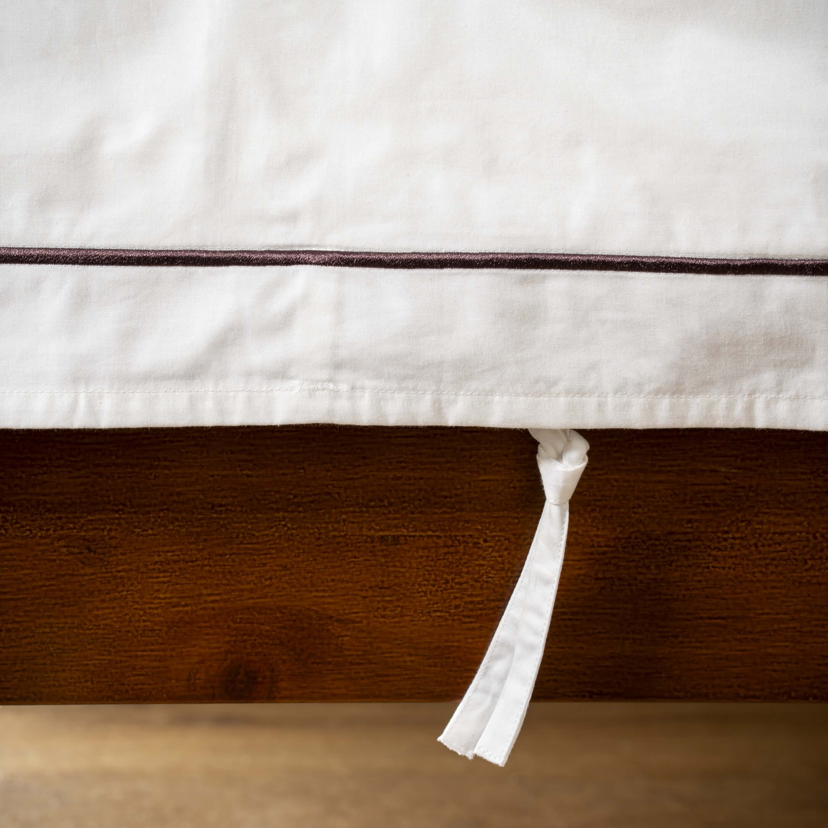 White / Blackberry 200 Thread Count Egyptian Cotton Pillowcases - Image 4