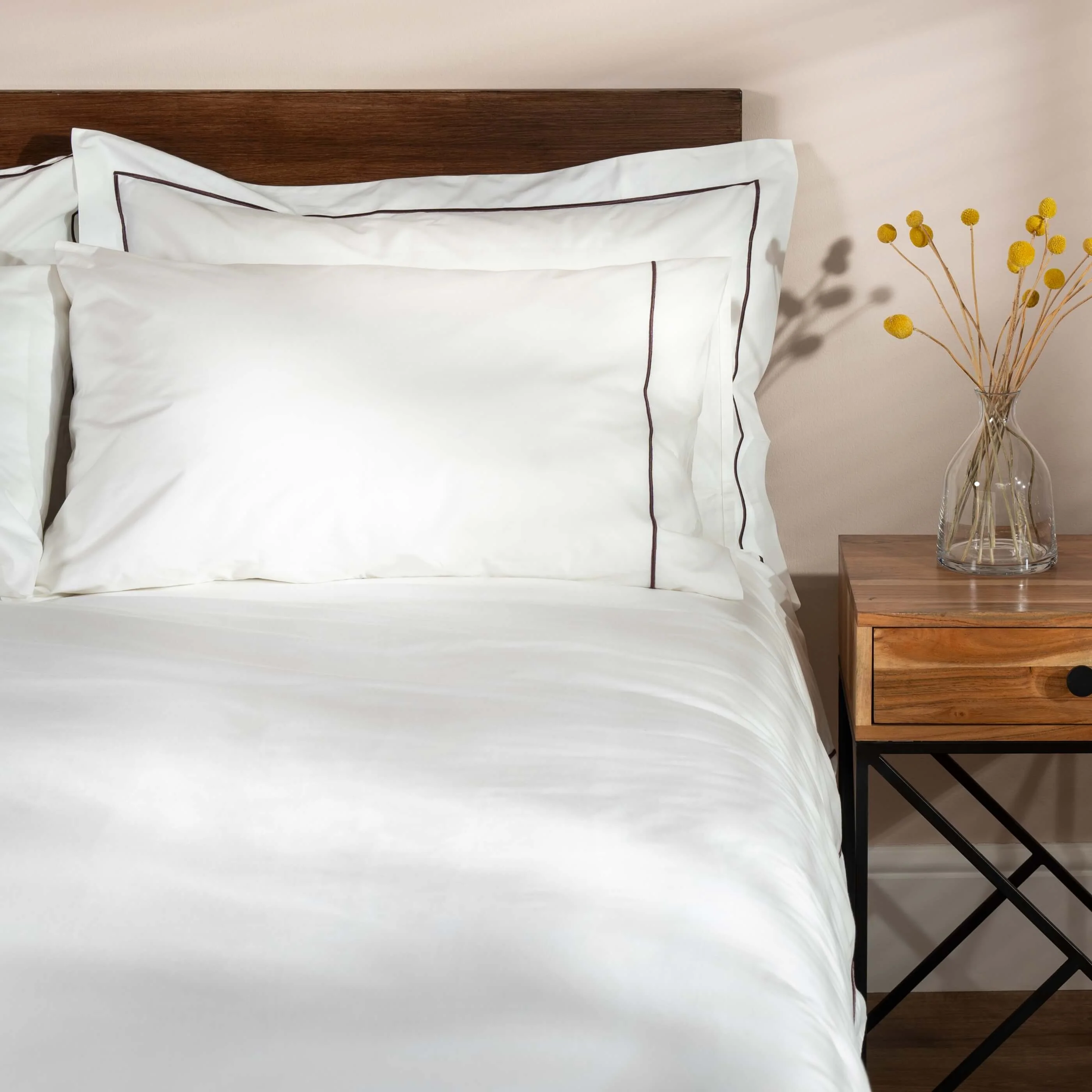 White / Blackberry 200 Thread Count Egyptian Cotton Pillowcases - Image 5